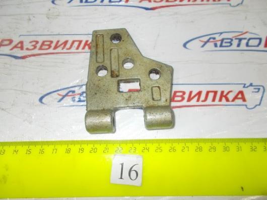 Петля крепления двери УК нижняя МТЗ А37.03.022-Б-01