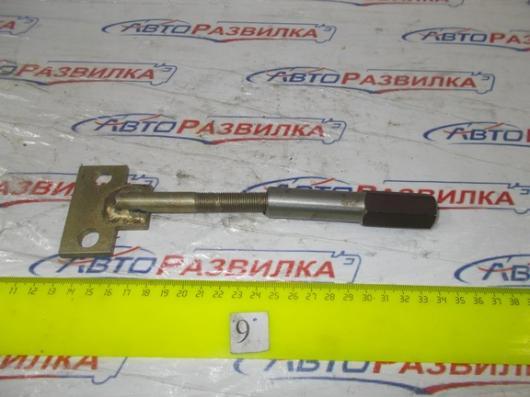 Винт регулировочный ДТ-75 мост задний 77.38.164-1