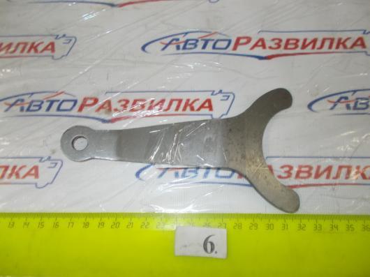 Пластина запорная заднего моста шкива ДТ-75 ухват 77.38.186-1