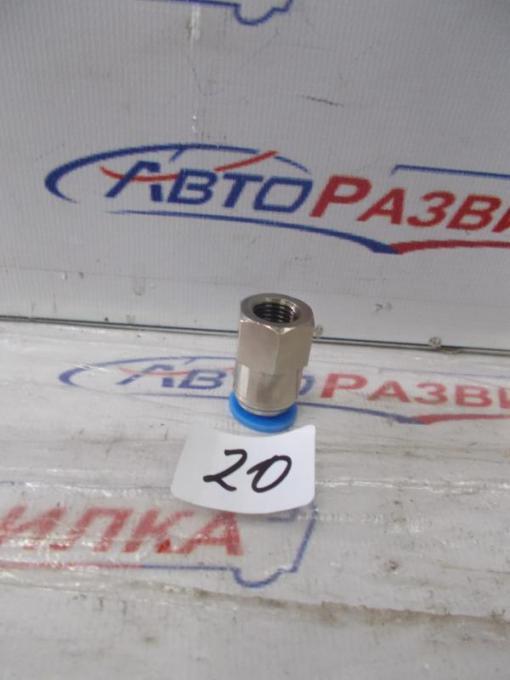 Соединитель трубок внутренняя резьба 10мм М12х1,25 220037